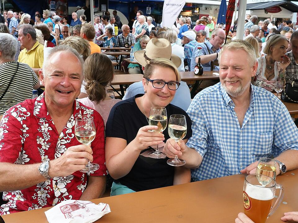 Authentische Saaletal-Weine, Spitzen-Bands und kulinarische Köstlichkeiten.