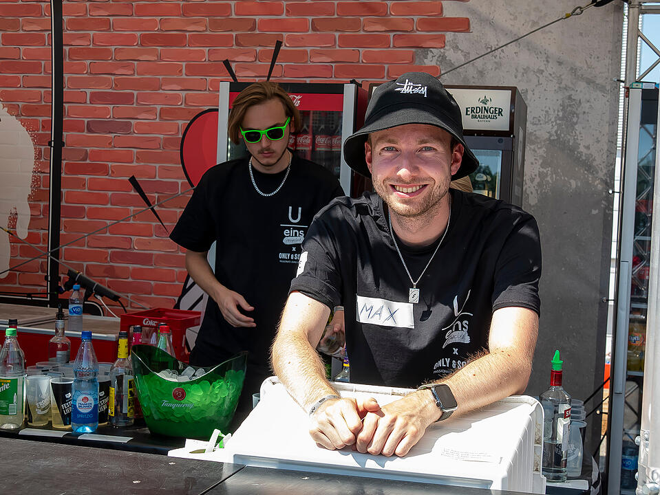 Mit internationalen und nationalen Live-Acts!