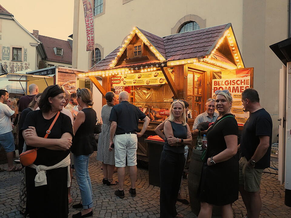 Das Weinfest zieht tausende Besucher an.