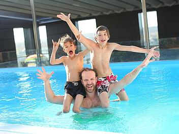 Spaß mit der ganzen Familie kann man in einem der Schwimmbäder in Koblenz haben.