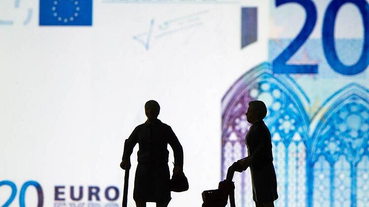 Viele Firmen haben schon vor Jahren angefangen, Geld für ihre Mitarbeiter zurückzulegen. Doch angesichts niedriger Zinsen müssen sie inzwischen kräftig nachlegen. Foto: Andrea Warnecke, dpa/Archiv