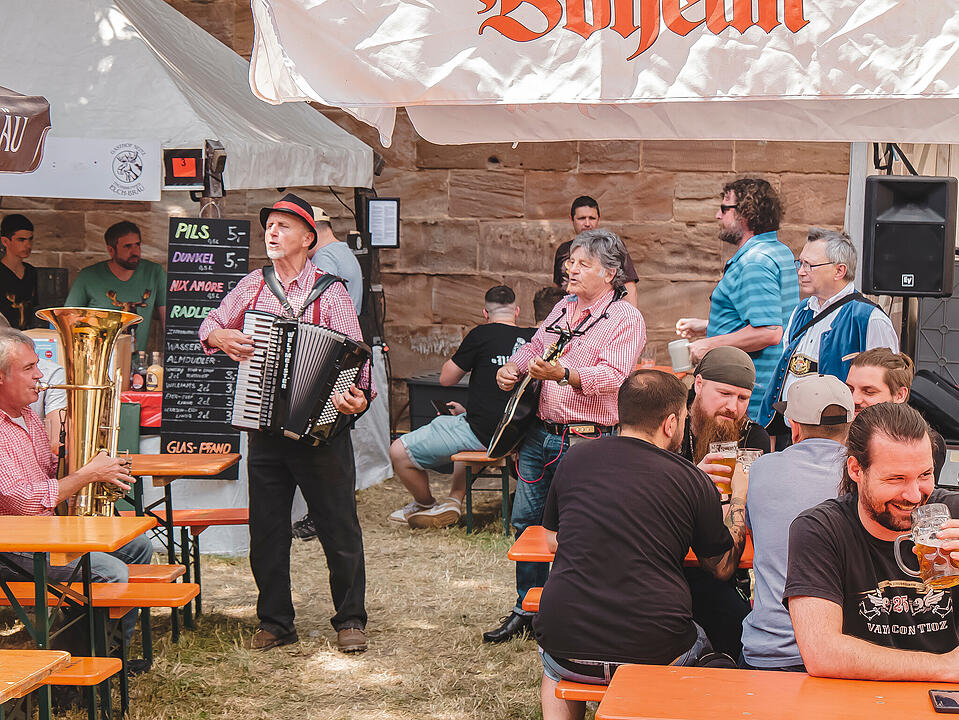 Fantastische Stimmung im Burggraben