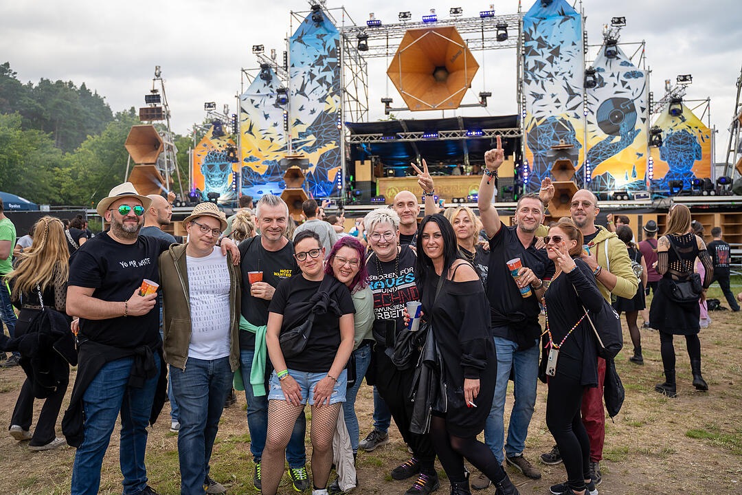 Sommer. Sonne. Tanzen. Techno. Bass!