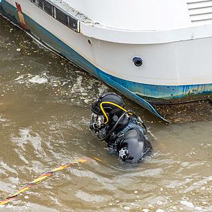 Wasser in Schiff "Stadt Bamberg" stellt Einsatzkräfte vor Rätsel - Ursache gefunden