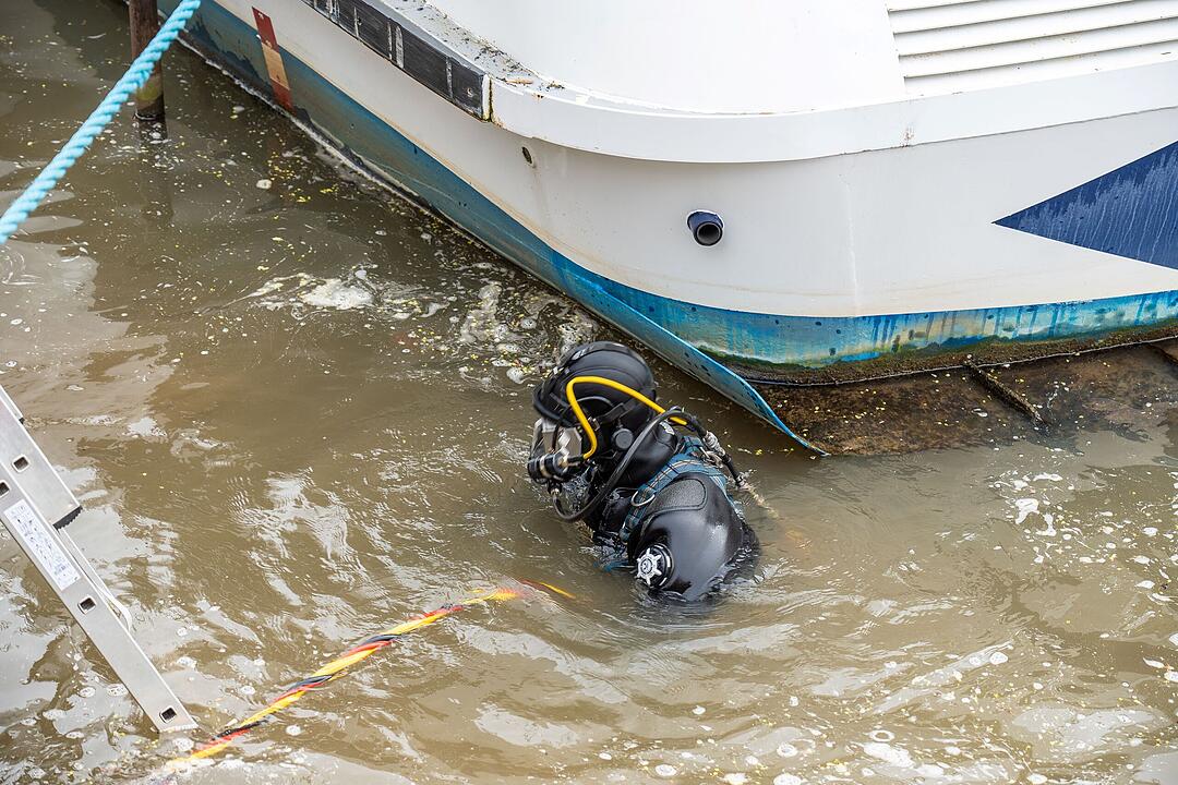 Wasser in Schiff "Stadt Bamberg" stellt Einsatzkräfte vor Rätsel - Ursache gefunden