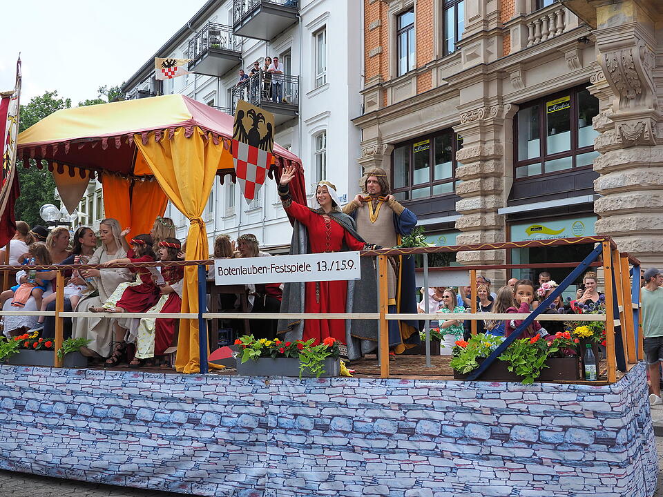 Großer historischer Festzug durch Bad Kissingen!