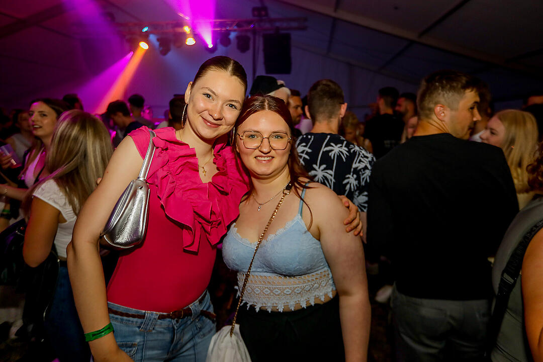 Partyzeltdorf mit 5 Areas!