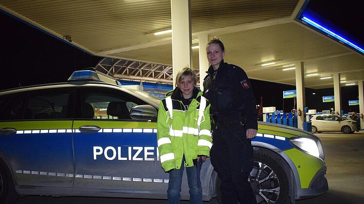 Am Samstagabend wurde ein Neunjähriger an einer Autobahnraststätte vergessen. Er war mit seinem Fußballverein nach einem Bundesligaspiel nach Hause unterwegs. Foto: Polizeiinspektion Hildesheim
