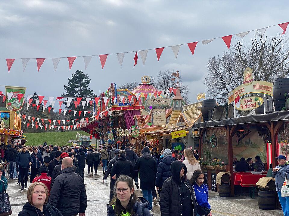O'zapft is! Das Frühlingsfest am Dutzendteich beginnt