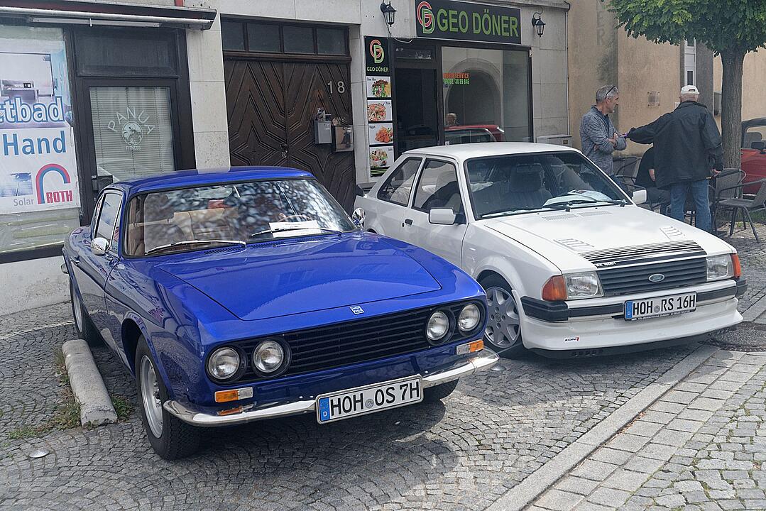 Historische Automobile und Motorräder