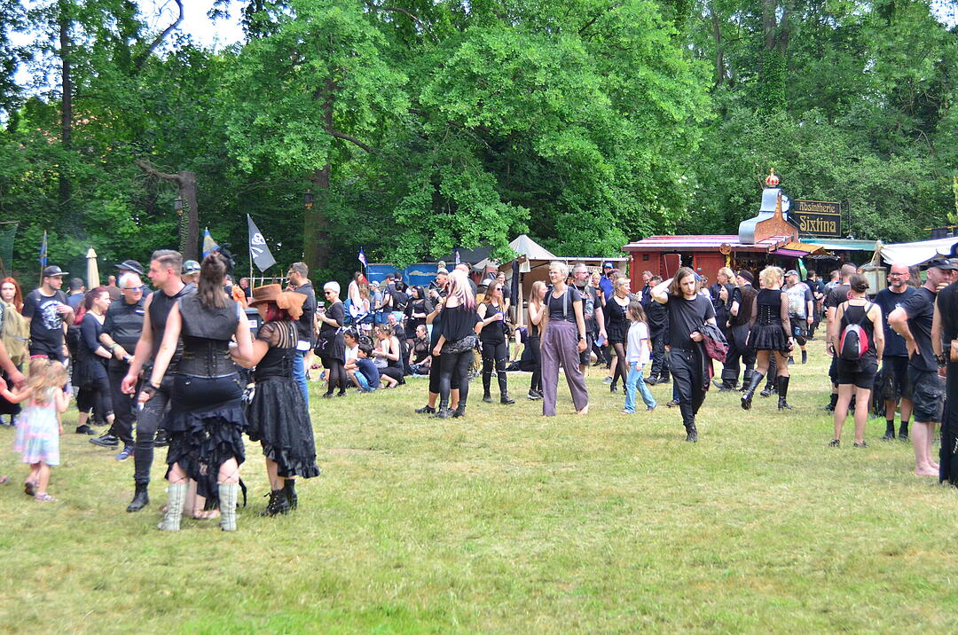 Wave-Gotik-Treffen 2022 - die Besucher