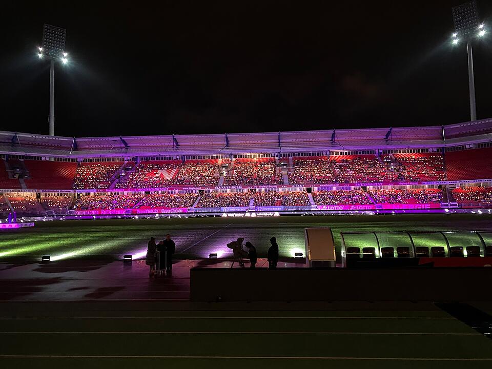 Endlich wieder: Impressionen vom Große Nürnberger Adventssingen 2022 im Max-Morlock-Stadion