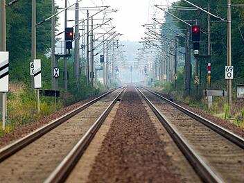 Die Lokführer-Gewerkschaft GDL will den Zugverkehr in ganz Deutschland von heute abend an für neun Stunden komplett lahmlegen.  Foto: dpa