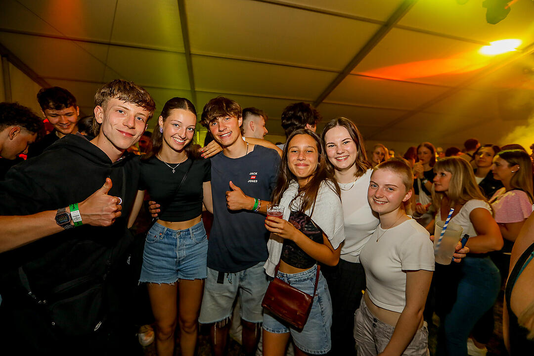 Partyzeltdorf mit 5 Areas!