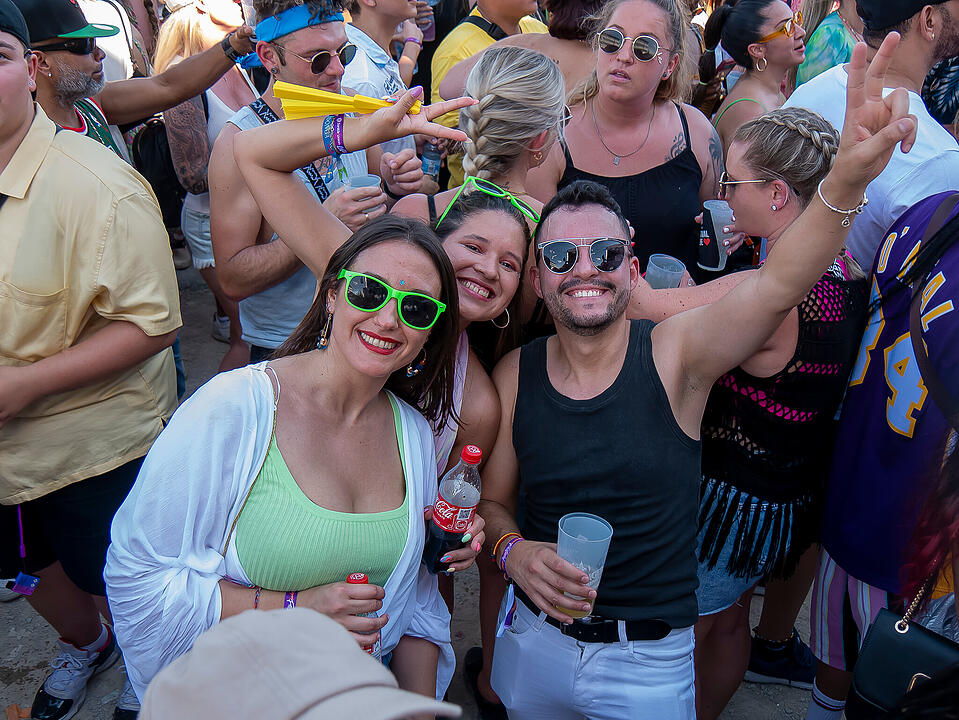 Mit internationalen und nationalen Live-Acts!