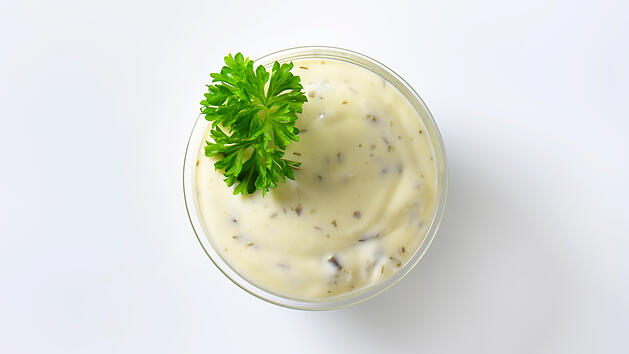 Remoulade selber machen: Ein einfaches Rezept mit köstlichem Ergebnis.