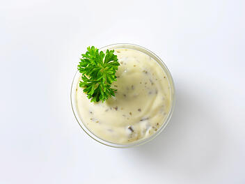 Remoulade selber machen: Ein einfaches Rezept mit köstlichem Ergebnis.