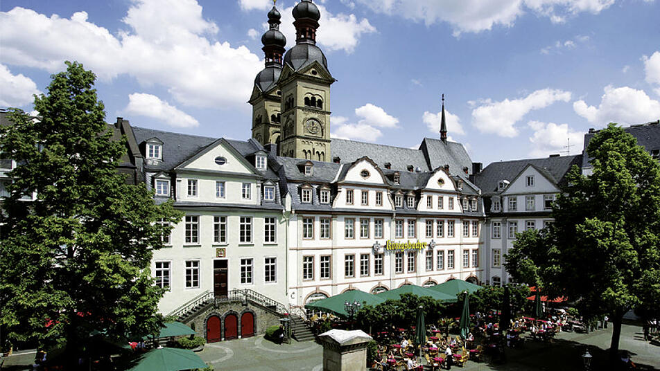 Koblenz: Der Platz "Am Plan" mit der Liebfrauenkirche im Hintergrund