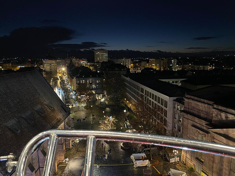 Glühwein, Bratwurst - Und Riesenrad: Winterdorf in Nürnberg eröffnet