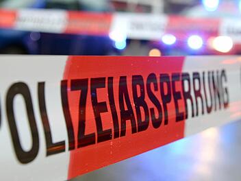 Die Polizei sucht an einem Badesee in Kassel nach einem vermissten 33-Jährigen. Symbolbild: Christopher Schulz