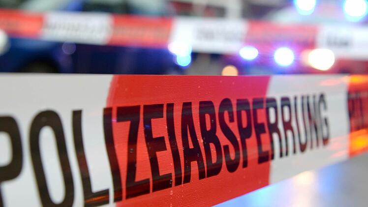 Die Polizei sucht an einem Badesee in Kassel nach einem vermissten 33-Jährigen. Symbolbild: Christopher Schulz