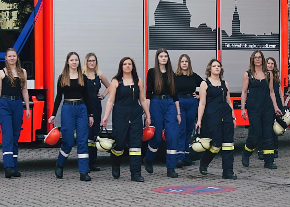 "Frauenpower": Kalender der Feuerwehr-Damen Burgkunstadt - Bildergalerie