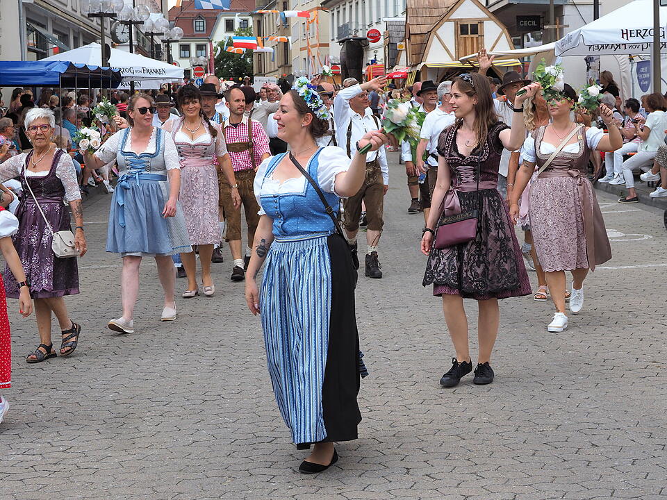 Großer historischer Festzug durch Bad Kissingen!