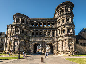 Die Porta Nigra, das Wahrzeichen Triers, ist immer einen Besuch wert.
