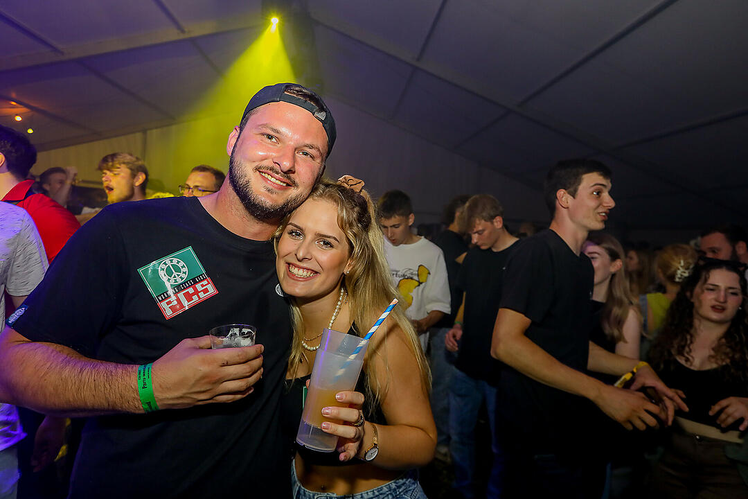 Partyzeltdorf mit 5 Areas!