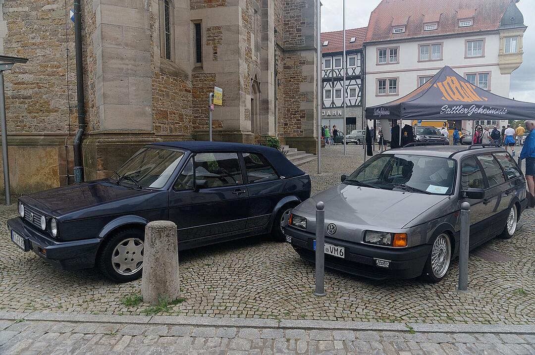 Historische Automobile und Motorräder