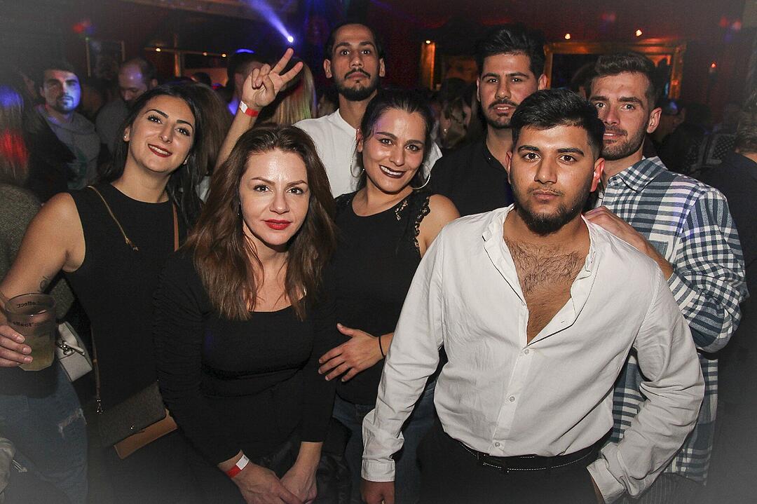 Volles Haus, erwachsene Partypeople und eine ausgelassene Feier!