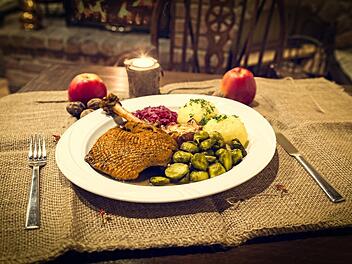 Wer kennt und liebt ihn nicht, den weihnachtlichen Gänsebraten?