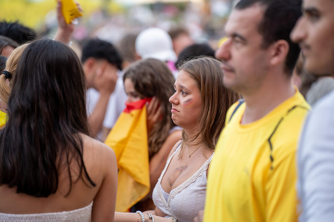 Fans schauen das EM-Viertelfinale zwischen Duetschland und Spanien in Nürnberg