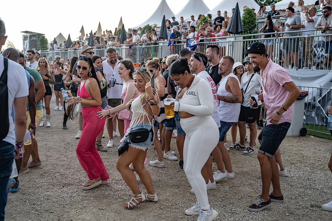 Mit vielen internationalen und nationalen Live-Acts!