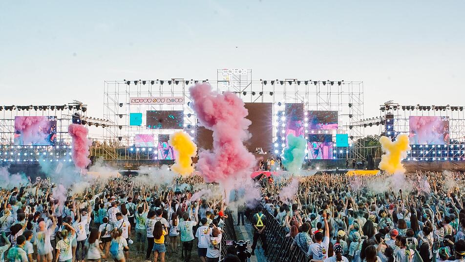 Buntes Treiben, gute Musik und ausgelassene Stimmung bieten kleinere Festivals in der Region Trier.
