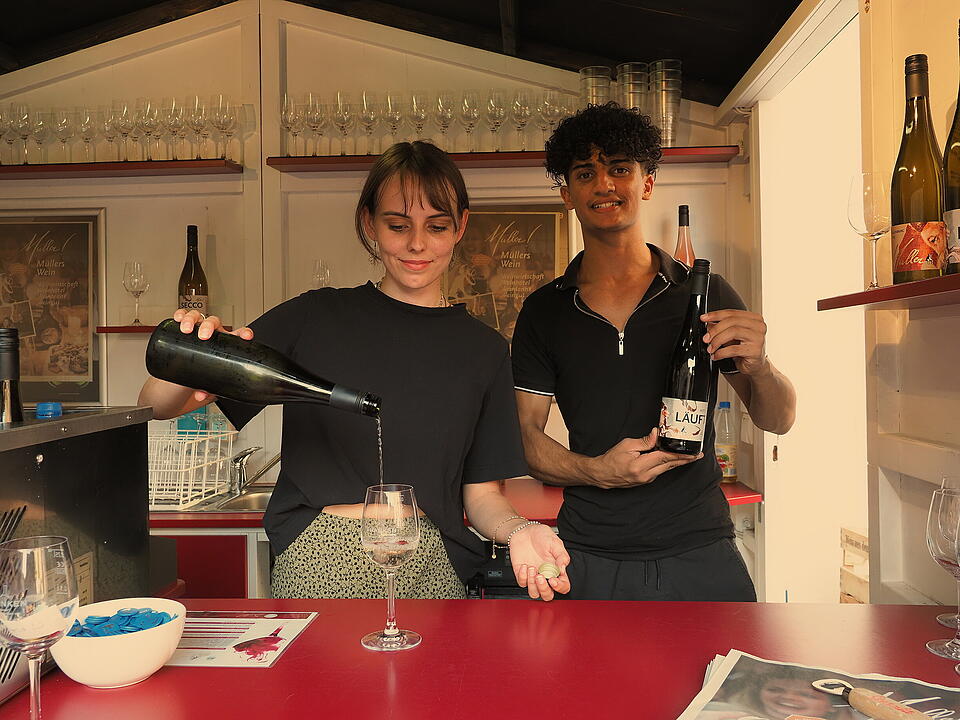 Das Weinfest zieht tausende Besucher an.