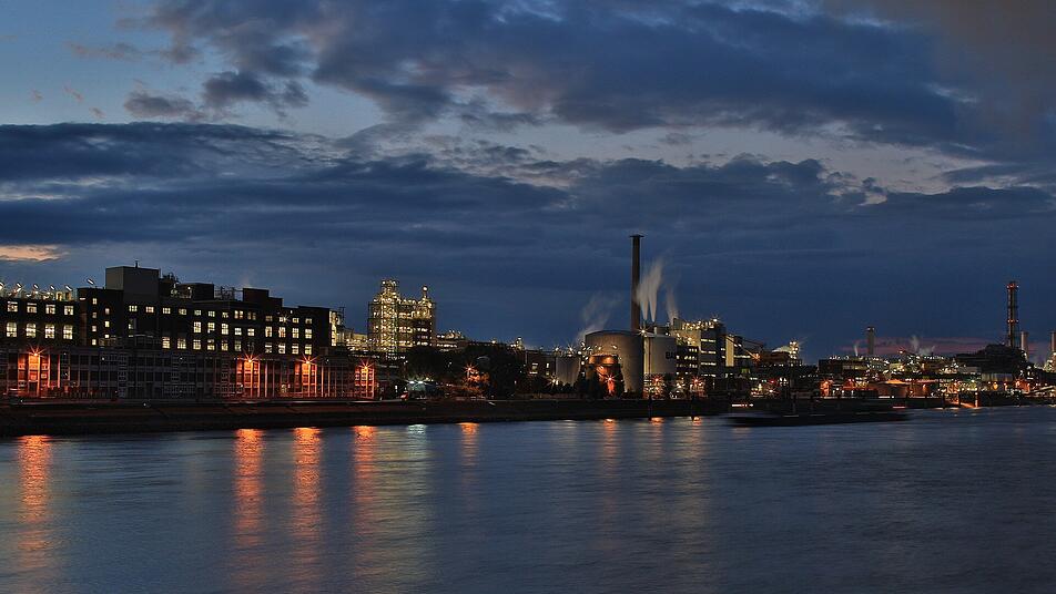 Prägend für Ludwigshafen sind der Rhein und die Firma BASF.