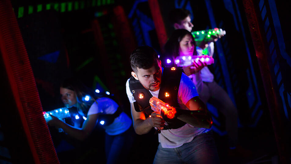 Bunt und leuchtend und mit jeder Menge Fun-Faktor: Lasertag in Rheinland-Pfalz