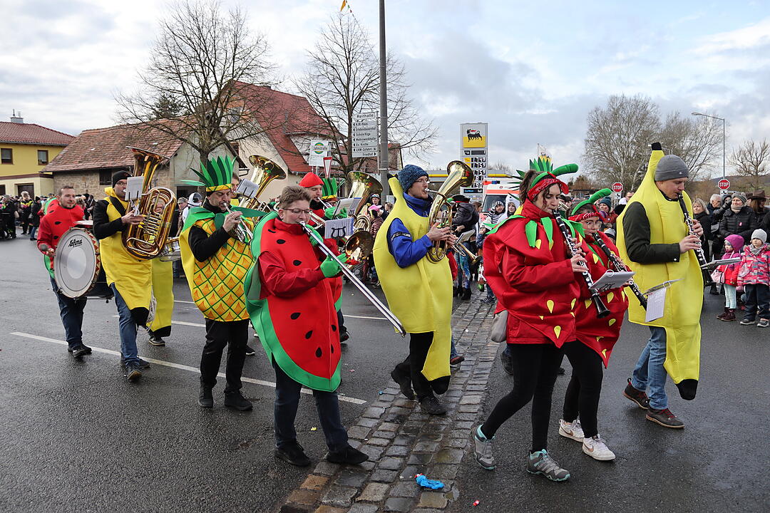 Die Hauptstrasse wurde zur Partymeile