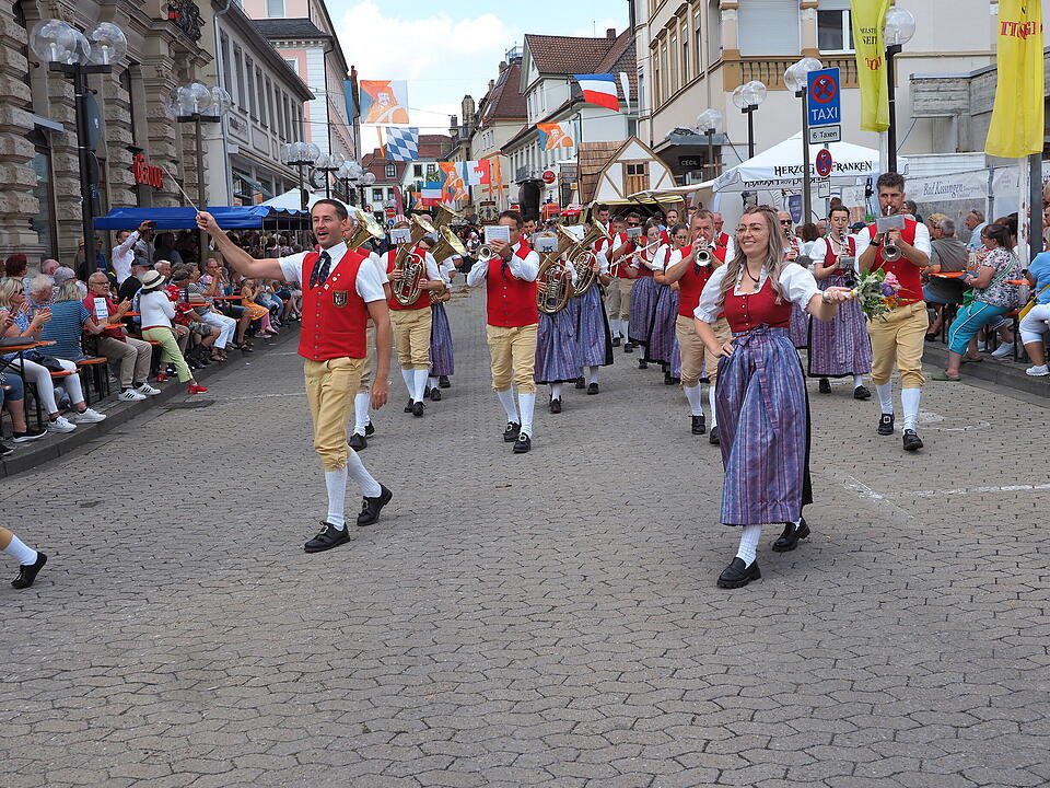 Großer historischer Festzug durch Bad Kissingen!