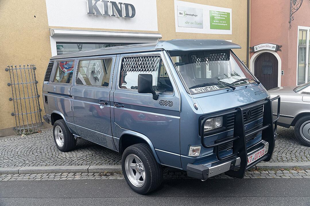 Historische Automobile und Motorräder