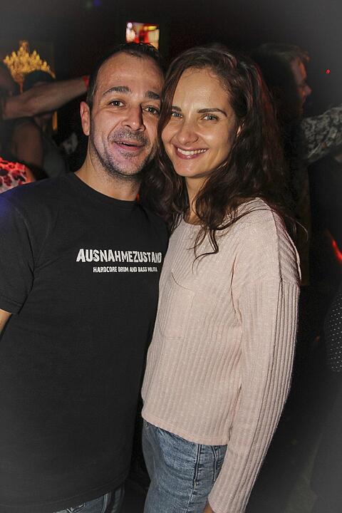 Volles Haus, erwachsene Partypeople und eine ausgelassene Feier!