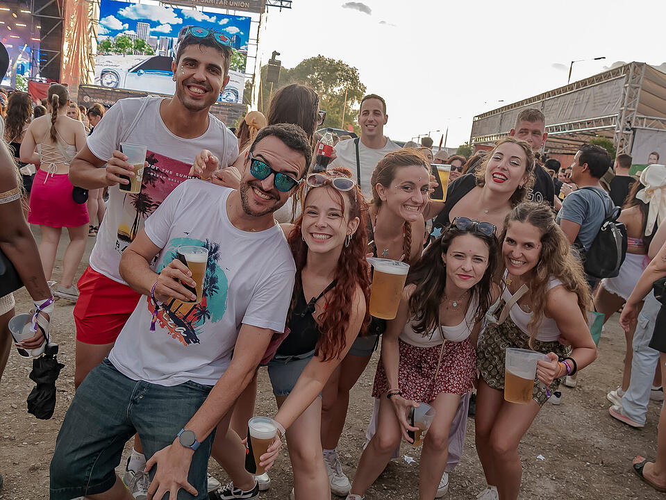 Mit internationalen und nationalen Live-Acts!