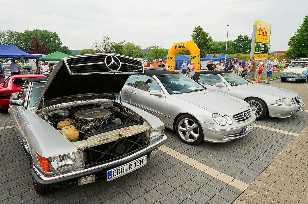 Autos, Motorräder, Mopeds und Traktoren gab es zu bewundern.