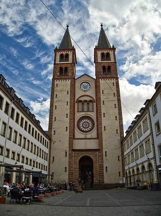 Der Dom ist die Bischofskirche des Bistums Würzburg