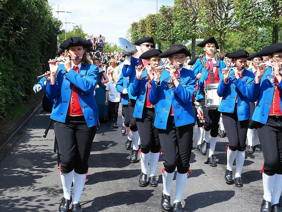 Großer historischer Festzug durch Bad Kissingen!