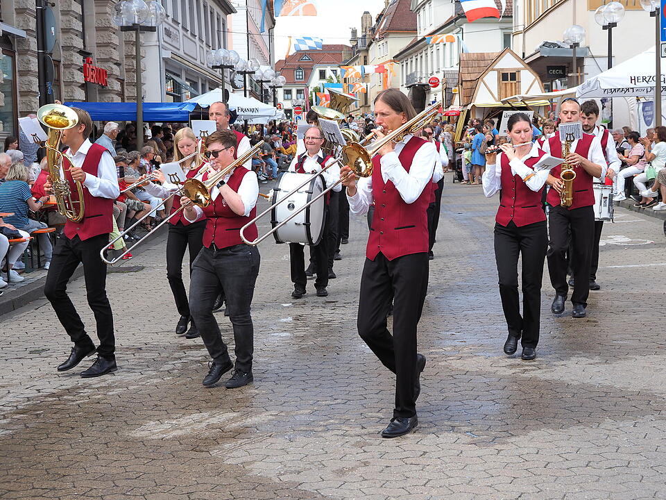 Großer historischer Festzug durch Bad Kissingen!