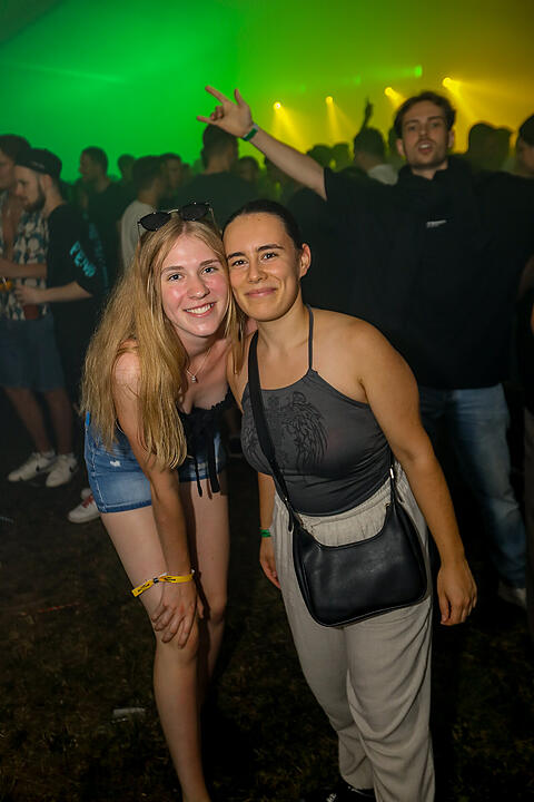 Partyzeltdorf mit 5 Areas!