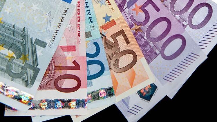 Geld vermehren - das möchte jeder gern. Bei unserer Telefonaktion gibt es dazu Tipps von zwei Experten. Foto: Robert Schlesinger/dpa/Archiv