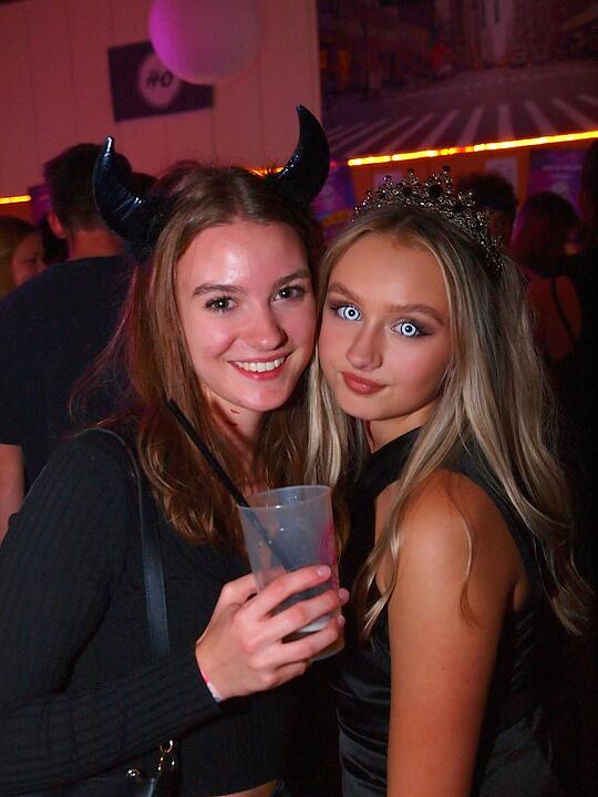 Viele verkleidete Besucher*innen feierten in Oberthulba